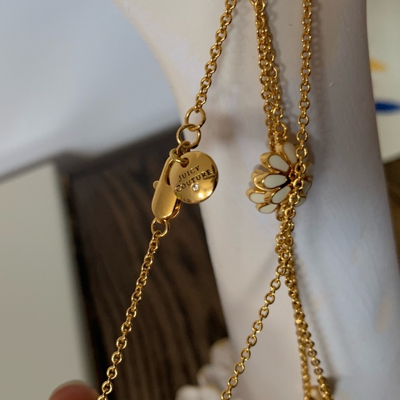 Juicy couture gold and white enamel daisy necklace - Picture 3 of 6